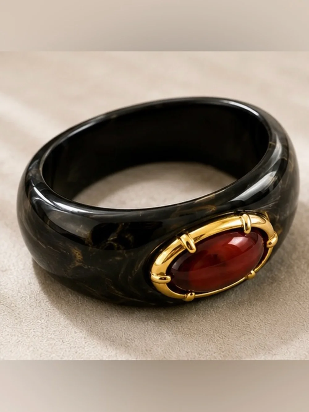 Vintage Black Marbled Resin Cuff Bracelet with Red Cabochon – Gold-Tone Statemen